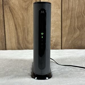 Motorola MB8611 DOCSIS 3.1 Cable Modem For Parts Repair Untested Powers On